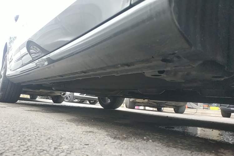 Used Geely Auto Emgrand 2023 4th Generation Champion Edition 1.5L CVT Prestige Model Right Side Sill