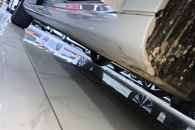 Used Geely Auto Emgrand 2023 4th Generation Champion Edition 1.5L CVT Prestige Model Right Side Sill