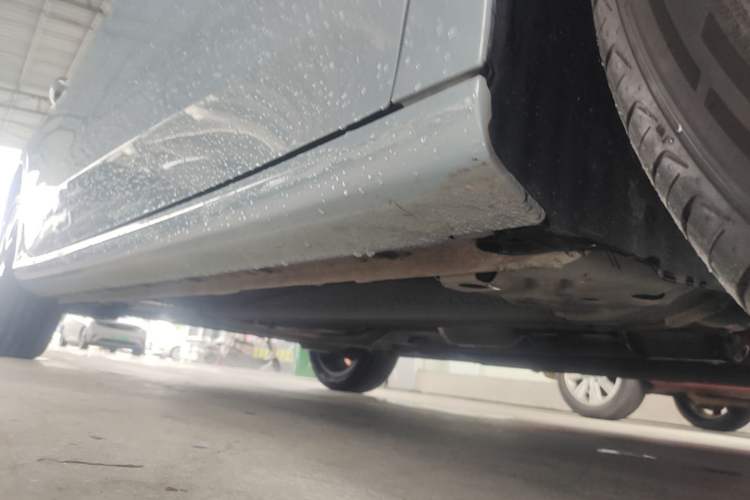 Used Geely Auto Emgrand 2023 4th Generation Champion Edition 1.5L CVT Flagship Model Right Side Sill