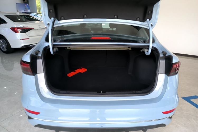 Used Geely Auto Emgrand 2023 4th Generation Champion Edition 1.5L CVT Prestige Model Trunk