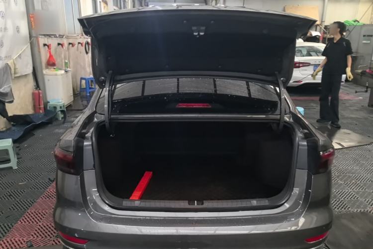 Used Geely Auto Emgrand 2023 4th Generation Champion Edition 1.5L CVT Luxury Model Trunk