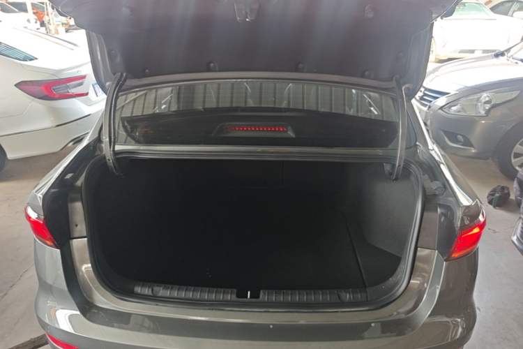 Used Geely Auto Emgrand 2023 4th Generation Champion Edition 1.5L Manual Luxury Model Trunk
