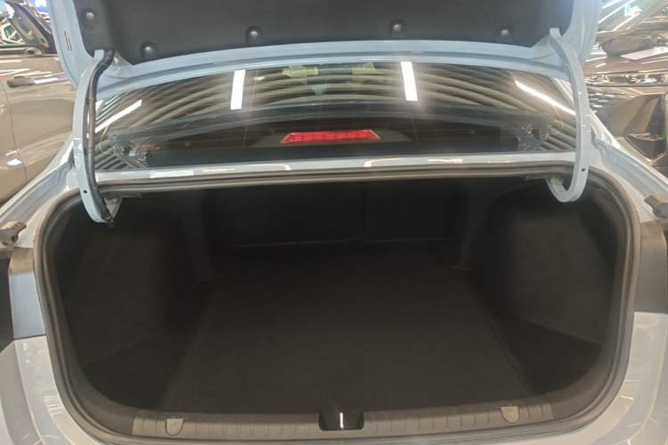 Used Geely Auto Emgrand 2023 4th Generation Champion Edition 1.5L CVT Prestige Model Trunk