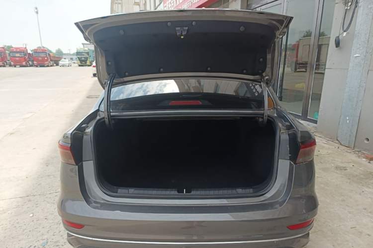 Used Geely Auto Emgrand 2023 4th Generation Champion Edition 1.5L CVT Luxury Model Trunk