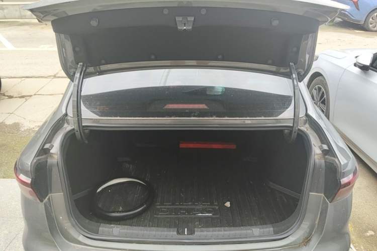 Used Geely Auto Emgrand 2023 4th Generation Champion Edition 1.5L CVT Prestige Model Trunk
