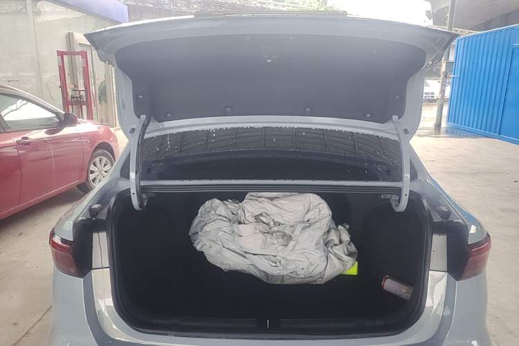 Used Geely Auto Emgrand 2023 4th Generation Champion Edition 1.5L CVT Flagship Model Trunk
