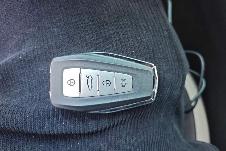 Used Geely Auto Emgrand 2023 4th Generation Champion Edition 1.5L CVT Luxury Model Vehicle Key