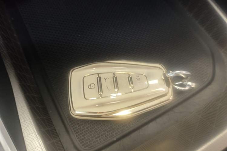 Used Geely Auto Emgrand 2023 4th Generation Champion Edition 1.5L CVT Prestige Model Vehicle Key