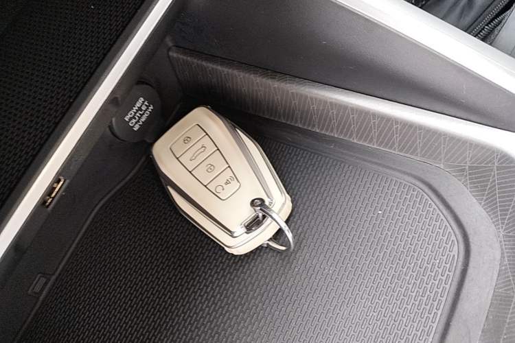 Used Geely Auto Emgrand 2023 4th Generation Champion Edition 1.5L CVT Prestige Model Vehicle Key