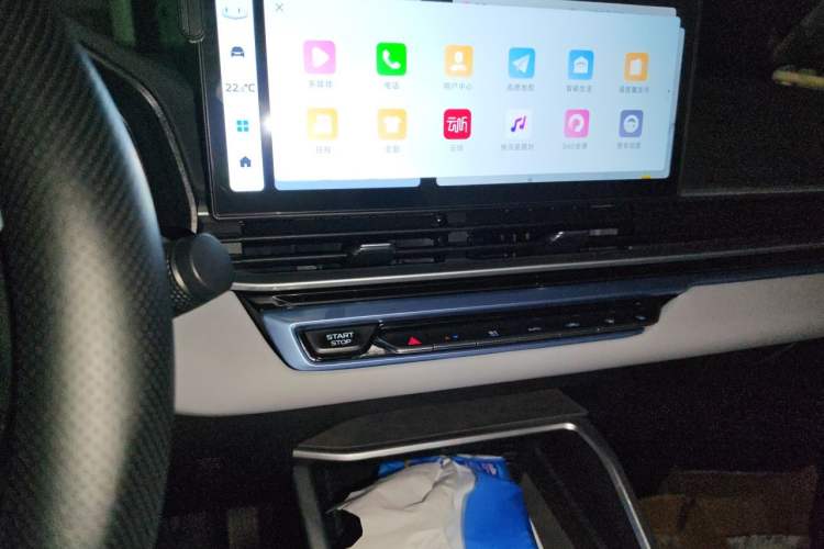 Used Geely Auto Emgrand 2023 4th Generation Champion Edition 1.5L CVT Flagship Model Audio And AC Panel