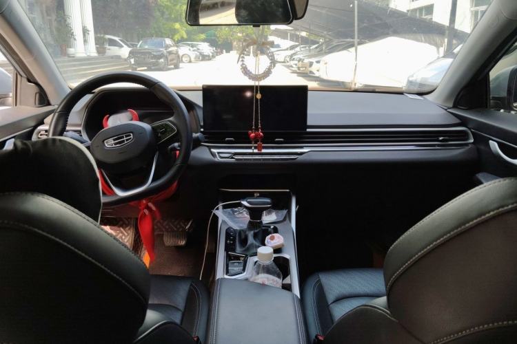Used Geely Auto Emgrand 2023 4th Generation Champion Edition 1.5L CVT Prestige Model Center Console