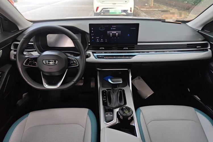 Used Geely Auto Emgrand 2023 4th Generation Champion Edition 1.5L CVT Flagship Model Center Console