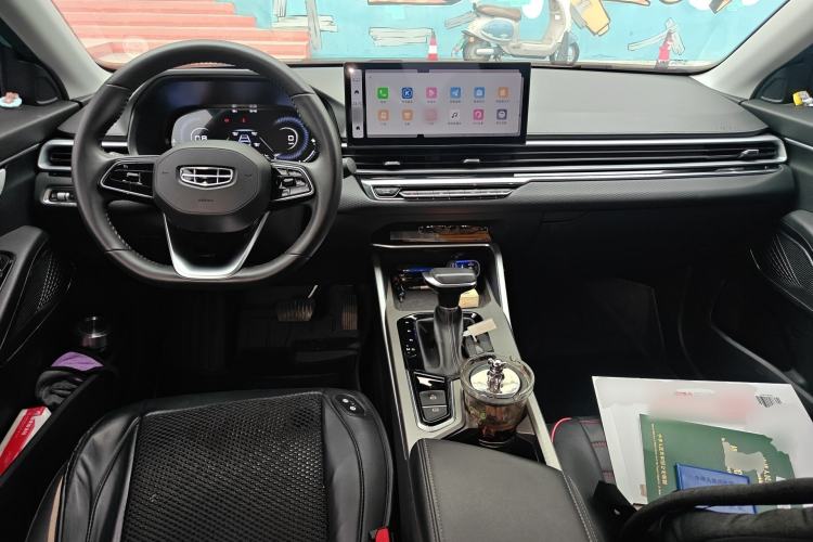 Used Geely Auto Emgrand 2023 4th Generation Champion Edition 1.5L CVT Prestige Model Center Console
