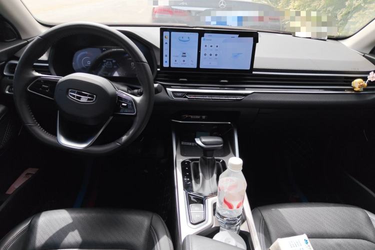 Used Geely Auto Emgrand 2023 4th Generation Champion Edition 1.5L CVT Prestige Model Center Console