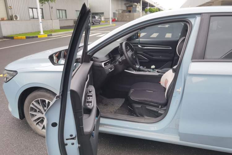 Used Geely Auto Emgrand 2023 4th Generation Champion Edition 1.5L CVT Luxury Model Driver Seat