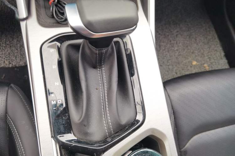 Used Geely Auto Emgrand 2023 4th Generation Champion Edition 1.5L CVT Luxury Model Gear Lever