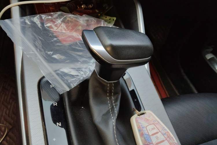 Used Geely Auto Emgrand 2023 4th Generation Champion Edition 1.5L CVT Prestige Model Gear Lever