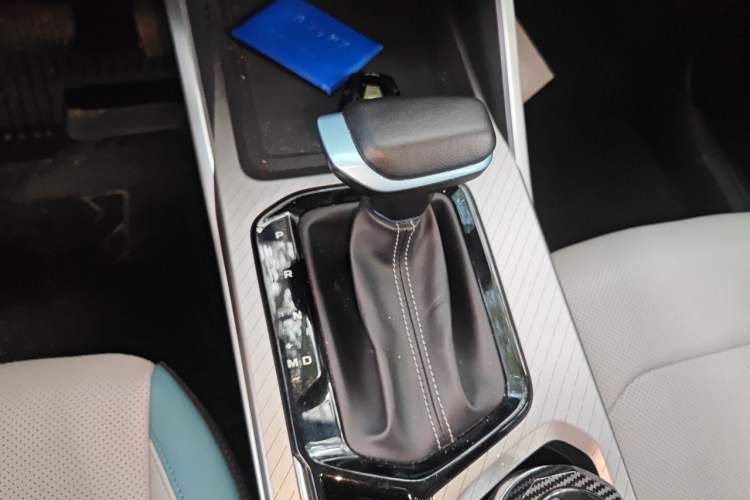 Used Geely Auto Emgrand 2023 4th Generation Champion Edition 1.5L CVT Flagship Model Gear Lever