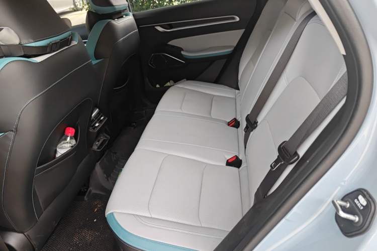 Used Geely Auto Emgrand 2023 4th Generation Champion Edition 1.5L CVT Flagship Model Left Rear Seat