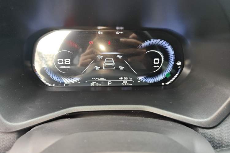 Used Geely Auto Emgrand 2023 4th Generation Champion Edition 1.5L CVT Prestige Model Odometer Close Up