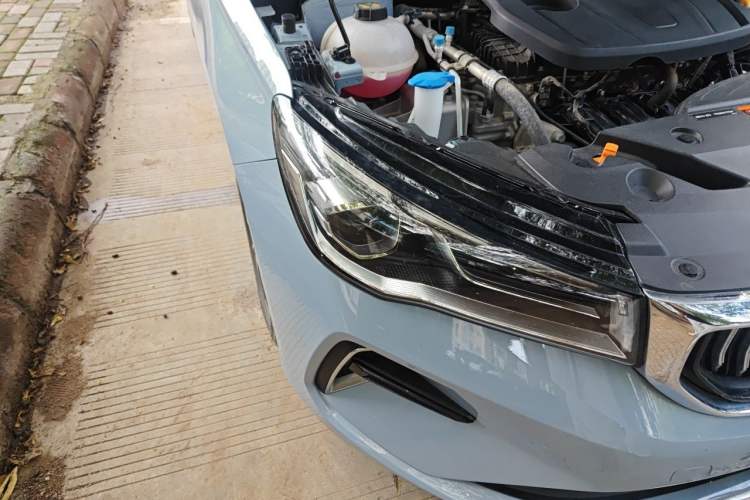 Used Geely Auto Emgrand 2023 4th Generation Champion Edition 1.5L CVT Flagship Model Right Front Headlight