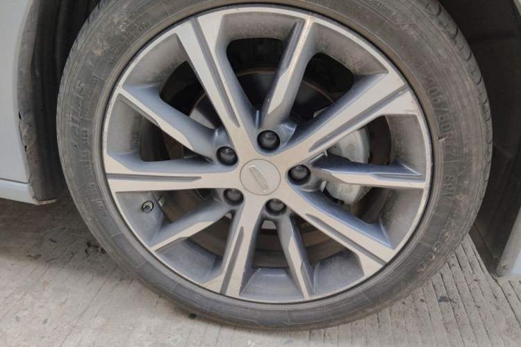 Used Geely Auto Emgrand 2023 4th Generation Champion Edition 1.5L CVT Prestige Model Right Front Wheel Hub