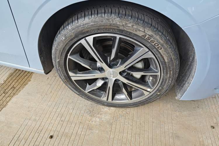 Used Geely Auto Emgrand 2023 4th Generation Champion Edition 1.5L CVT Flagship Model Right Front Wheel Hub