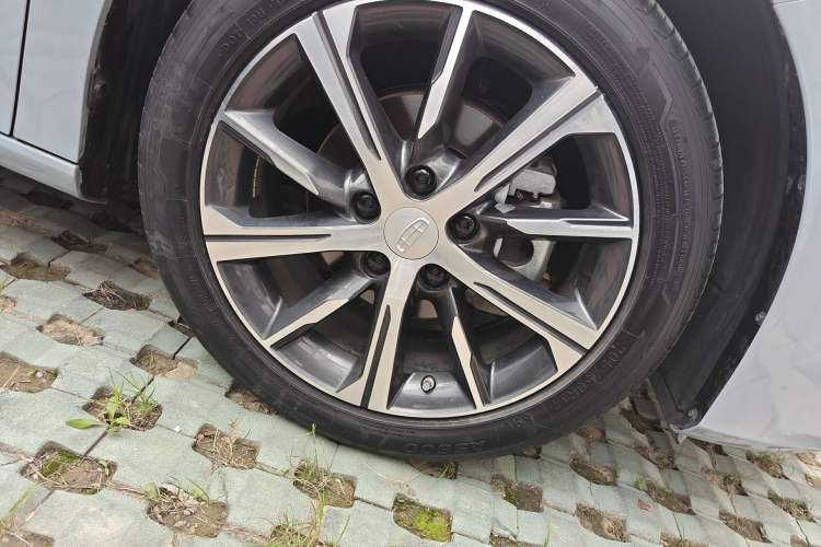 Used Geely Auto Emgrand 2023 4th Generation Champion Edition 1.5L CVT Prestige Model Right Front Wheel Hub