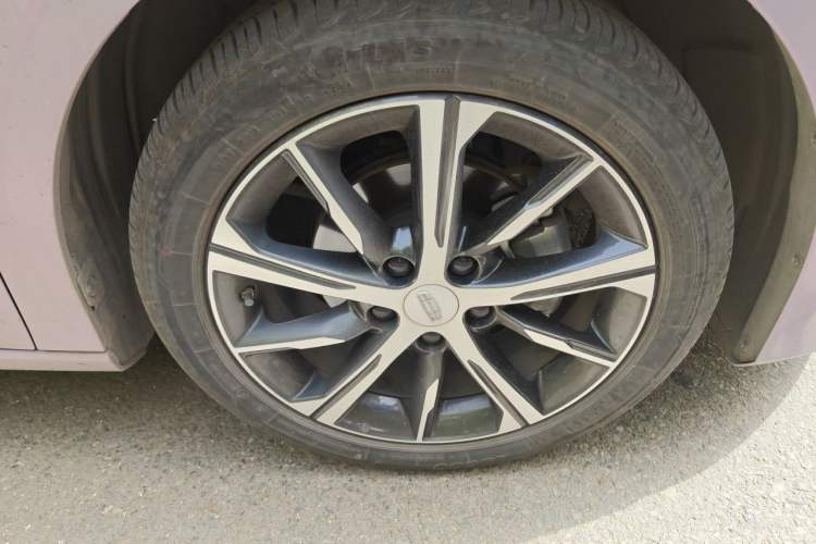 Used Geely Auto Emgrand 2023 4th Generation Champion Edition 1.5L CVT Prestige Model Right Front Wheel Hub