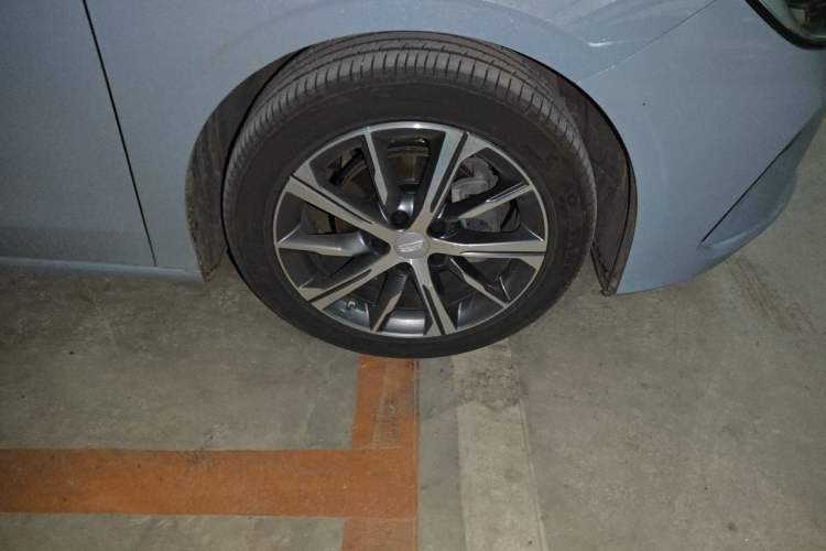 Used Geely Auto Emgrand 2023 4th Generation Champion Edition 1.5L CVT Flagship Model Right Front Wheel Hub