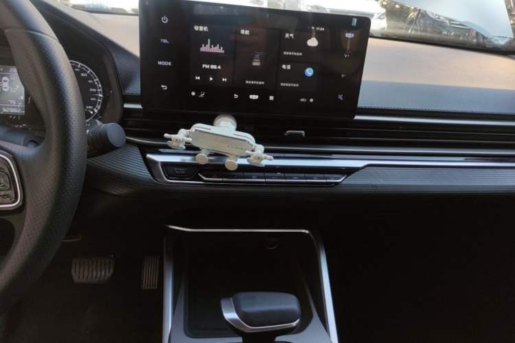 Used Geely Auto Emgrand 2023 4th Generation Champion Edition 1.5L CVT Luxury Model Audio And AC Panel
