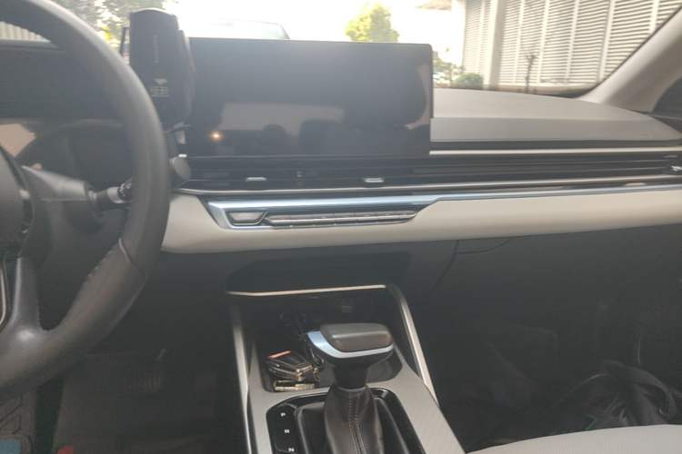Used Geely Auto Emgrand 2023 4th Generation Champion Edition 1.5L CVT Flagship Model Audio And AC Panel