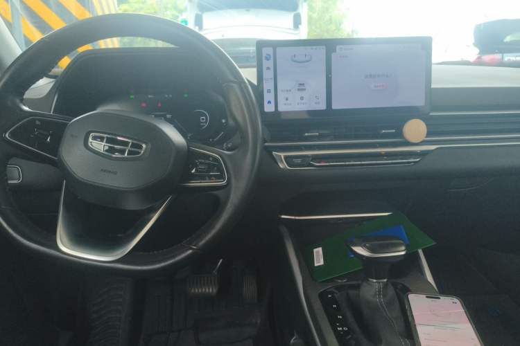 Used Geely Auto Emgrand 2023 4th Generation Champion Edition 1.5L CVT Prestige Model Center Console
