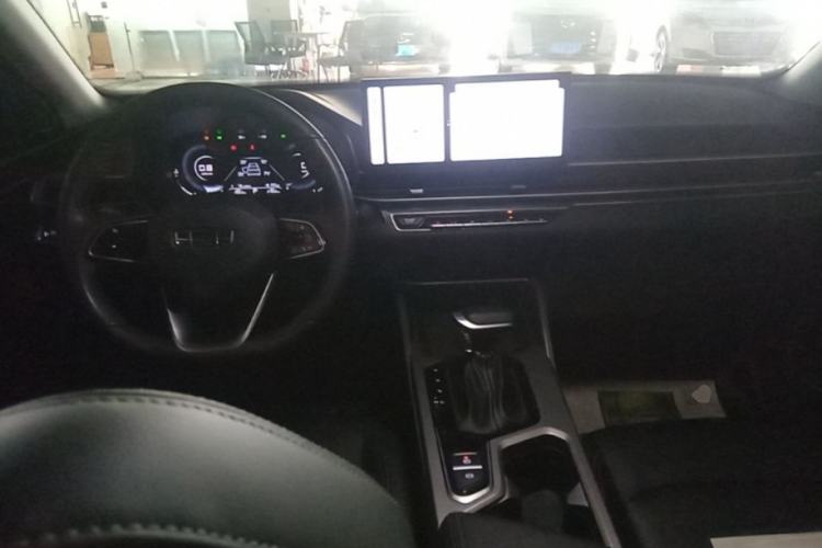 Used Geely Auto Emgrand 2023 4th Generation Champion Edition 1.5L CVT Luxury Model Center Console