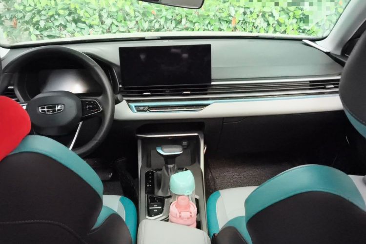 Used Geely Auto Emgrand 2023 4th Generation Champion Edition 1.5L CVT Flagship Model Center Console