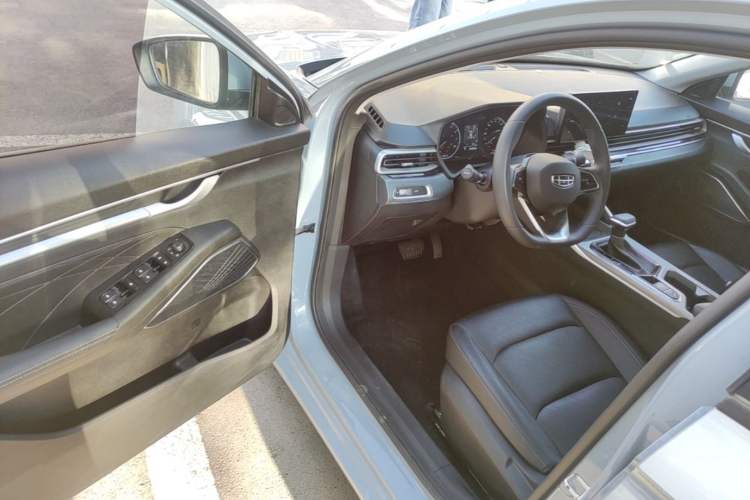 Used Geely Auto Emgrand 2023 4th Generation Champion Edition 1.5L CVT Luxury Model Driver Seat