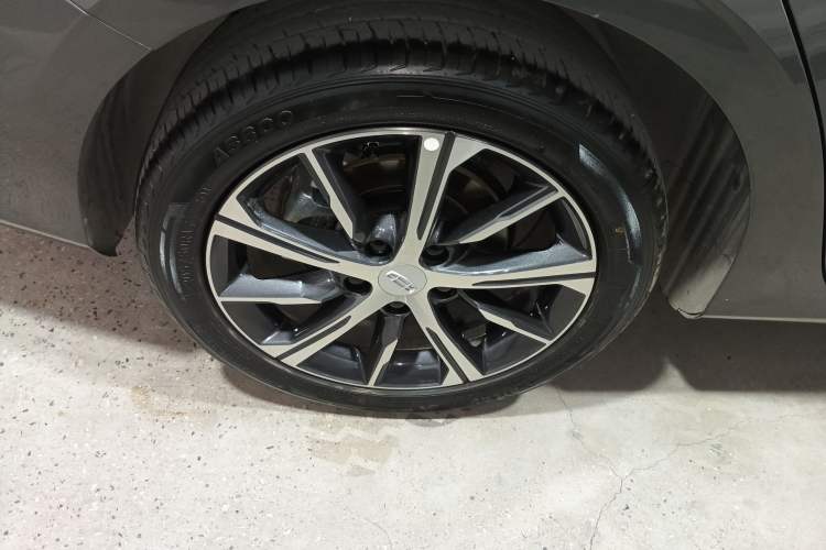 Used Geely Auto Emgrand 2023 4th Generation Champion Edition 1.5L CVT Prestige Model Exterior 3