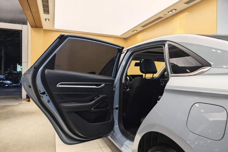 Used Geely Auto Emgrand 2023 4th Generation Champion Edition 1.5L CVT Prestige Model Exterior 7