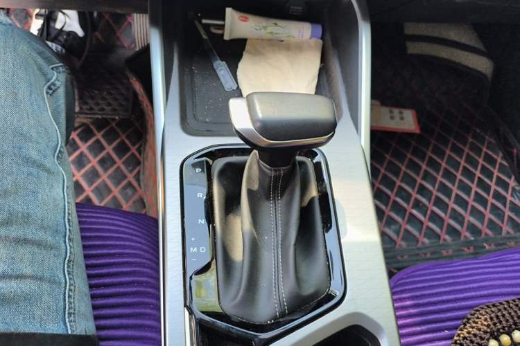 Used Geely Auto Emgrand 2023 4th Generation Champion Edition 1.5L CVT Luxury Model Gear Lever