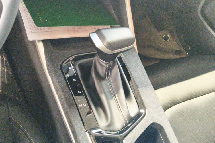 Used Geely Auto Emgrand 2023 4th Generation Champion Edition 1.5L CVT Prestige Model Gear Lever