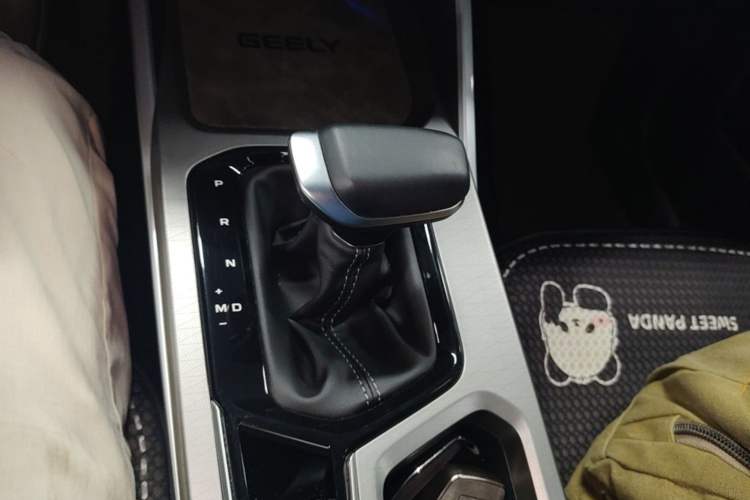 Used Geely Auto Emgrand 2023 4th Generation Champion Edition 1.5L CVT Prestige Model Gear Lever