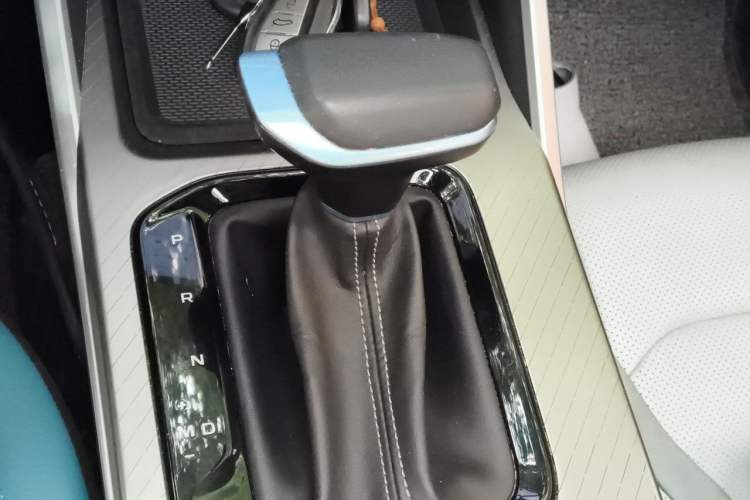 Used Geely Auto Emgrand 2023 4th Generation Champion Edition 1.5L CVT Flagship Model Gear Lever