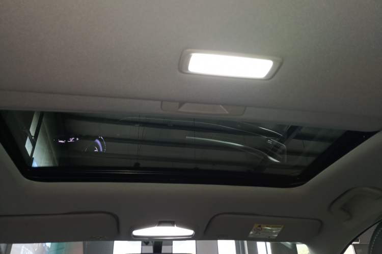 Used Geely Auto Emgrand 2023 4th Generation Champion Edition 1.5L CVT Prestige Model Headliner