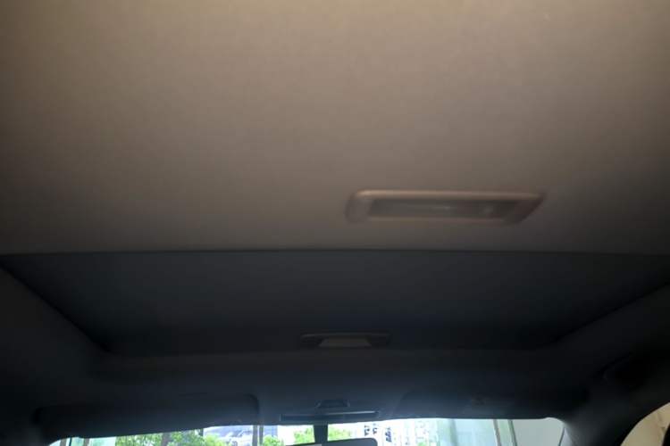 Used Geely Auto Emgrand 2023 4th Generation Champion Edition 1.5L CVT Prestige Model Headliner