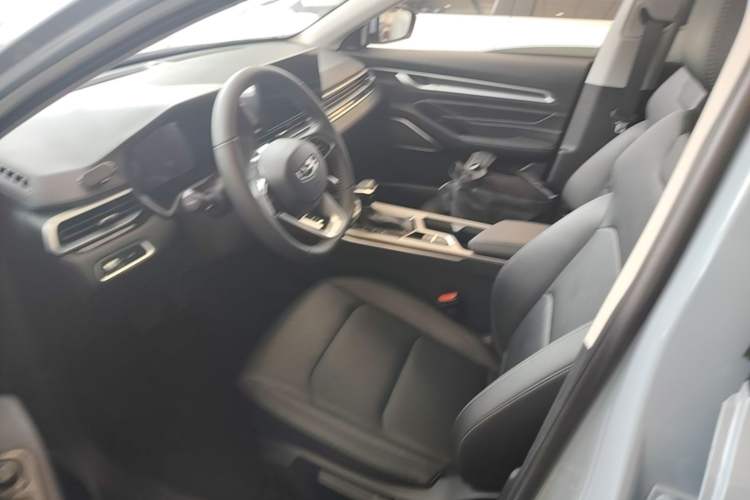 Used Geely Auto Emgrand 2023 4th Generation Champion Edition 1.5L CVT Prestige Model Left Front Seat