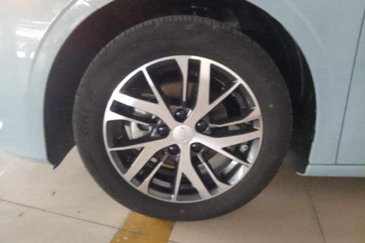 Used Geely Auto Emgrand 2023 4th Generation Champion Edition 1.5L CVT Luxury Model Left Front Wheel Hub