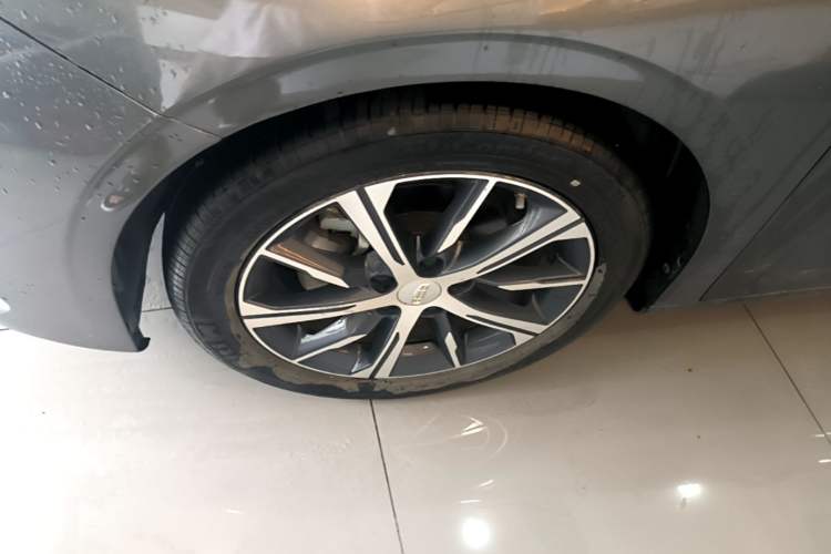 Used Geely Auto Emgrand 2023 4th Generation Champion Edition 1.5L CVT Prestige Model Left Front Wheel Hub
