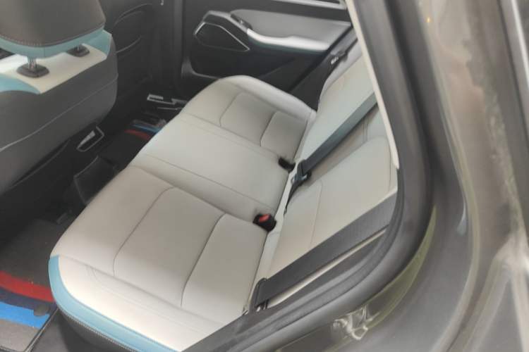 Used Geely Auto Emgrand 2023 4th Generation Champion Edition 1.5L CVT Flagship Model Left Rear Seat