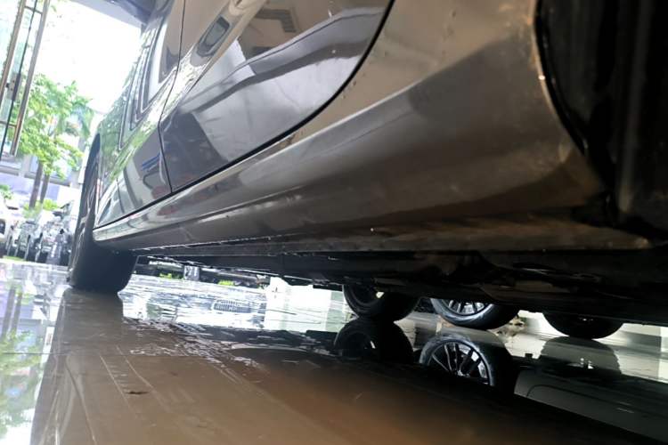Used Geely Auto Emgrand 2023 4th Generation Champion Edition 1.5L CVT Prestige Model Left Side Sill