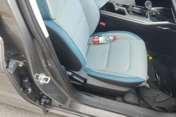 Used Geely Auto Emgrand 2023 4th Generation Champion Edition 1.5L CVT Flagship Model Right Front Seat